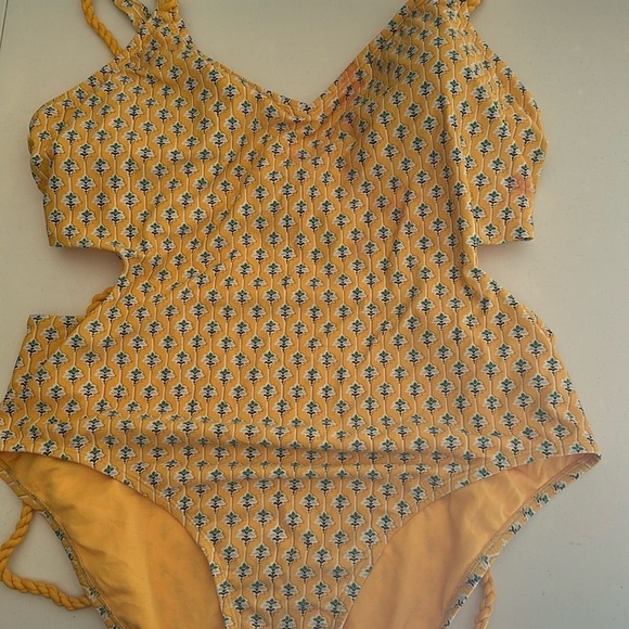 RHODE - Picture 2 of 7